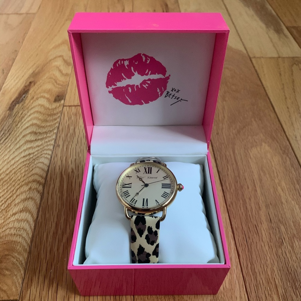 Betsey Johnson Analog Watch in Leopard Print